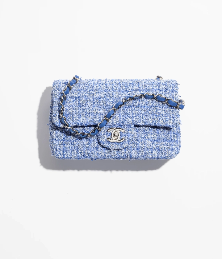 Borsa piccola, Tweed & metallo effetto argentato, blu & bianco — Moda | CHANEL