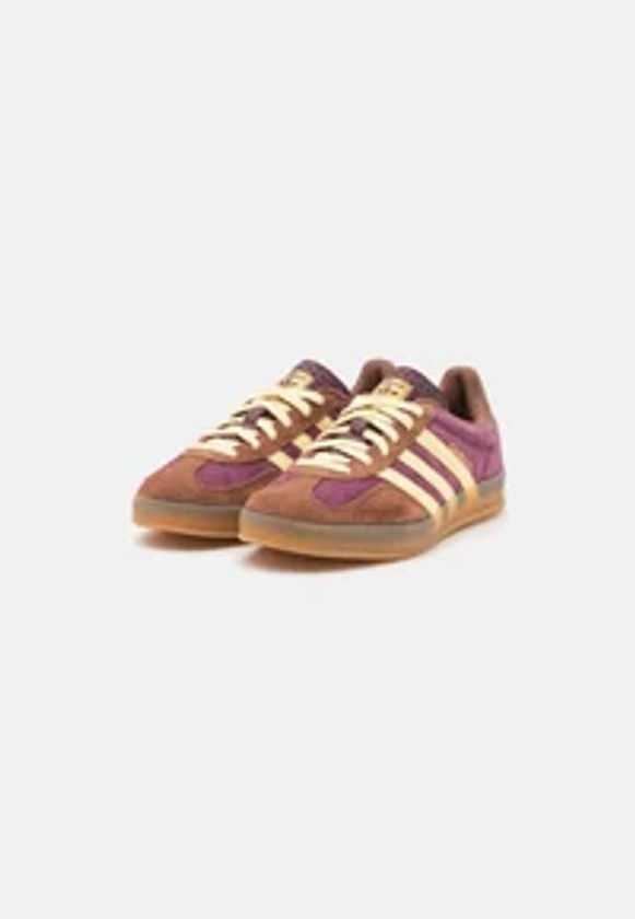 GAZELLE INDOOR UNISEX - Baskets basses - maroon/almost yellow/preloved brown