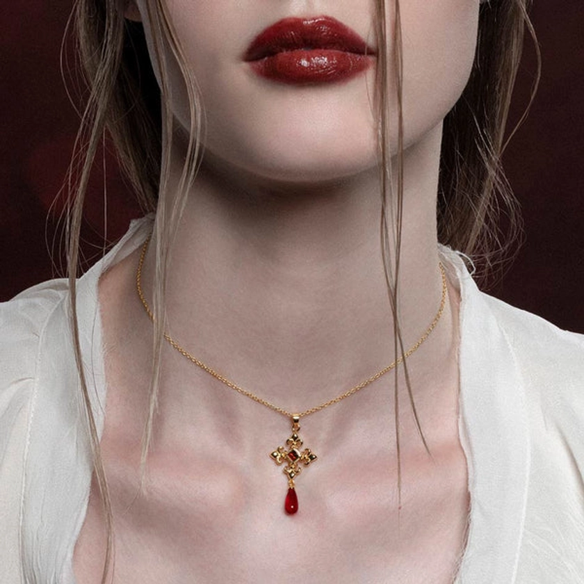 CRIMSON. Fleur de Lis Garnet Collar - Gold