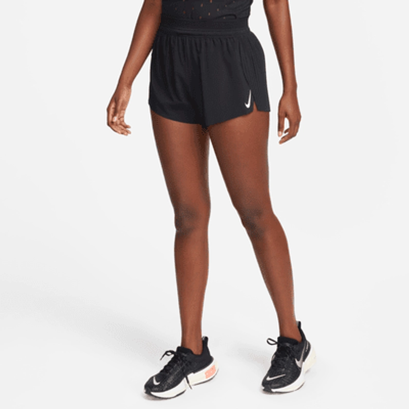 Shorts da running a vita media con slip foderati 8 cm Dri-FIT ADV Nike AeroSwift – Donna. Nike IT
