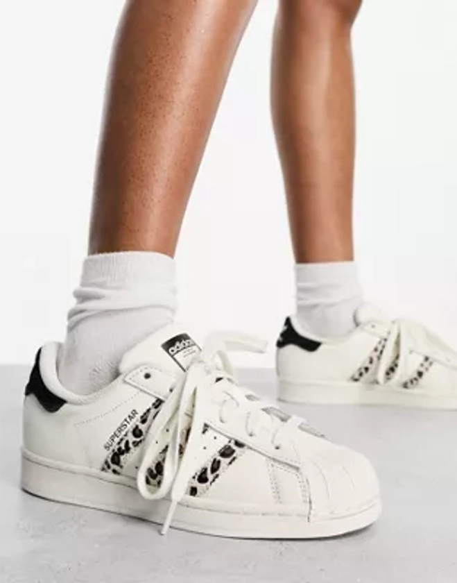 adidas Originals - Superstar - Baskets à motif léopard - Blanc cassé | ASOS