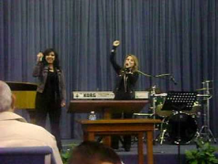 Lali torres y christy torres Vision - YouTube