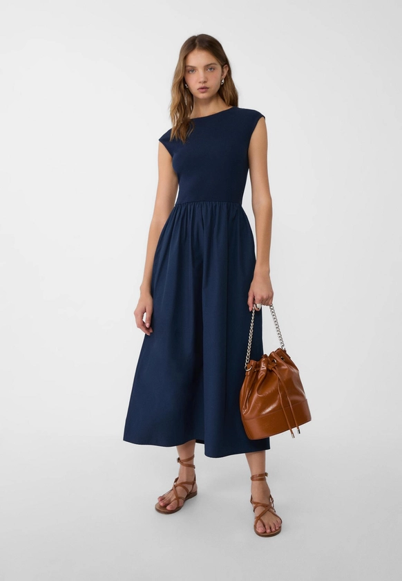 Robe midi contrastante à mini manches