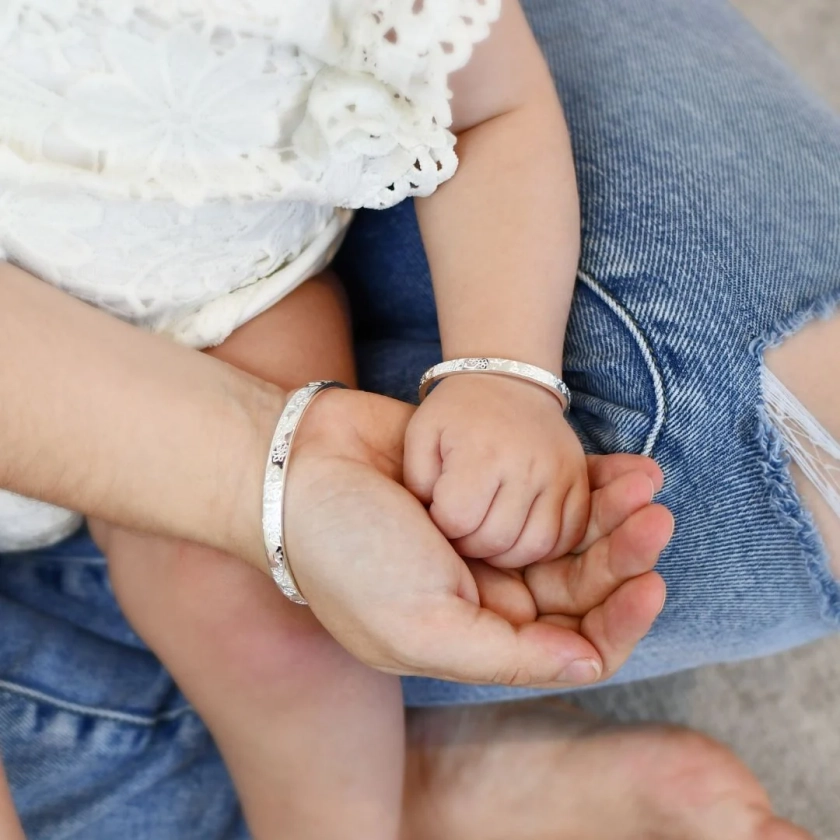 🦋 Circle of Life - Mother and Baby Solid Sterling Silver Bangle Set