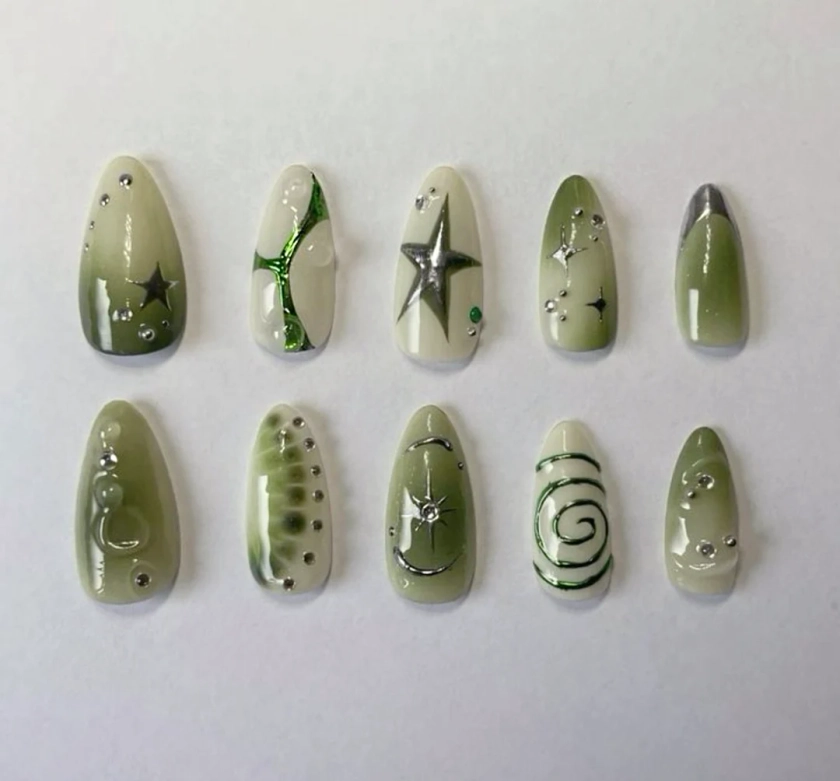 chrome green star nail/ custom press on nails/ hand made Press on Nails/Faux Acrylic Nails/ Gel Nails/Press on Nails