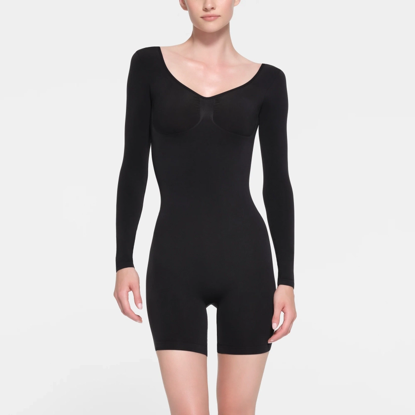 SEAMLESS SCULPT LONG SLEEVE LOW BACK MID THIGH BODYSUIT | ONYX