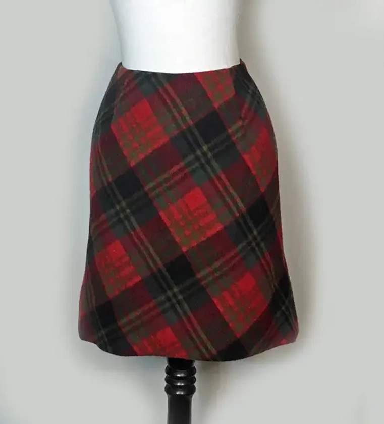 70's Vintage Wool Plaid Mini Skirt, Short A Line Skirt, Red Black Plaid Mini Skirt, Lined Wool Skirt, Size Small