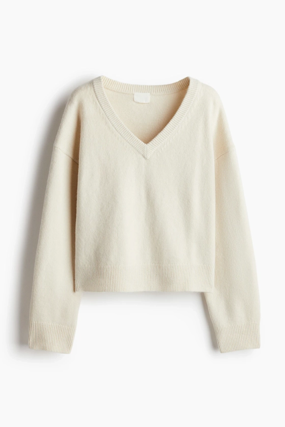 Pull à encolure en V - Encolure en V - Manches longues - Beige clair - FEMME | H&M FR