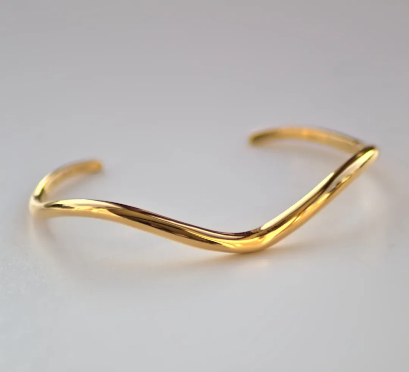 Wave Bangle Gold Christmas Gift for Her Twisted Cuff Bracelet 18k PVD Gold Plated Womens Jewellery Wavy Tarnish Free Minimalist Style - Etsy UK