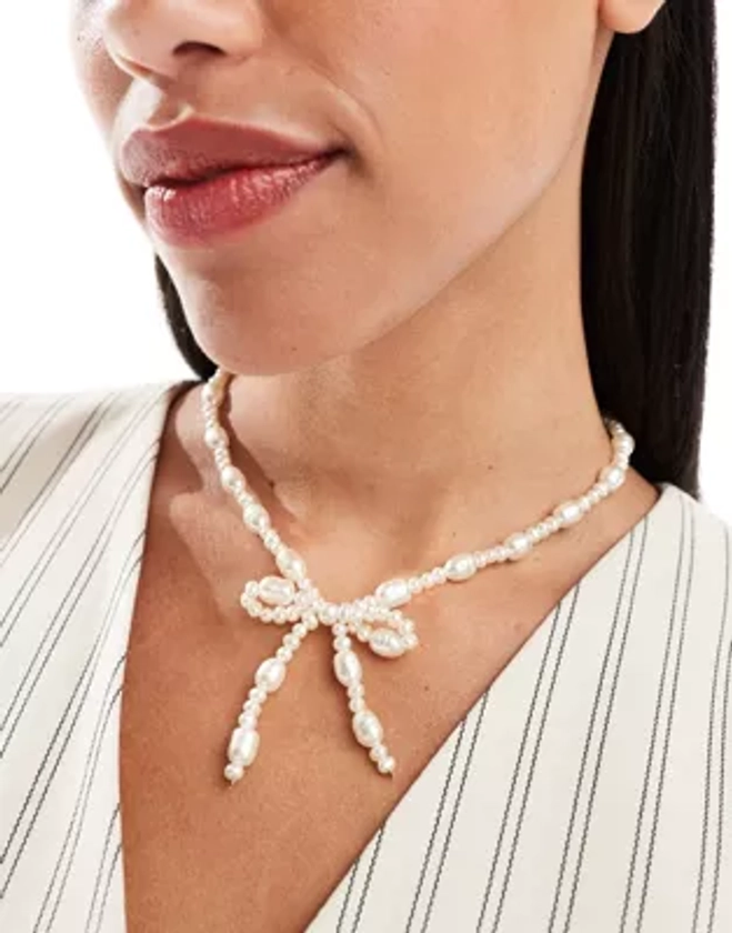 ASOS DESIGN - Collier de perles fantaisie avec pendentif nœud