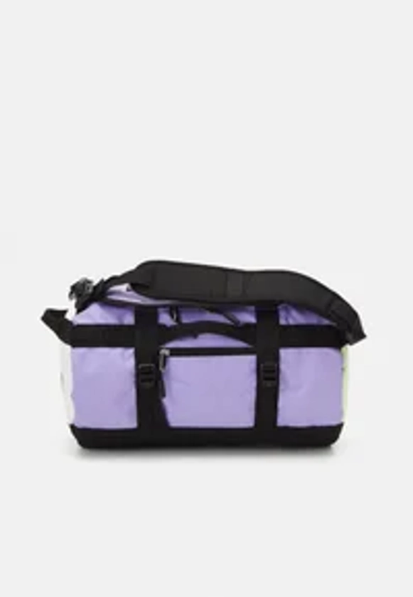 The North Face CAMP DUFFEL - XS - Sac de voyage - optic violet/astro lime/white dune/marron - ZALANDO.FR