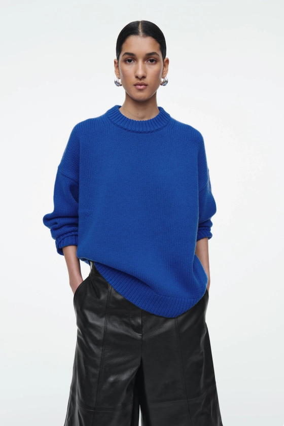 CHUNKY WOOL CREW-NECK JUMPER - COBALT BLUE