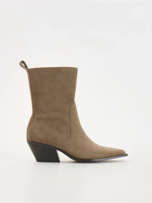 Bottines en daim Couleur beige - RESERVED - 832BD-80X