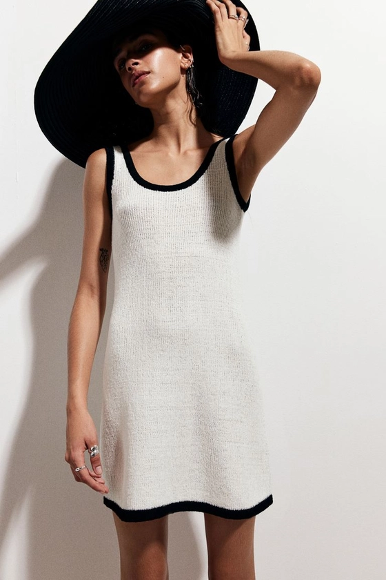 Fine-knit A-line Dress - Low-cut Neckline - Sleeveless - Cream/black - Ladies | H&M CA