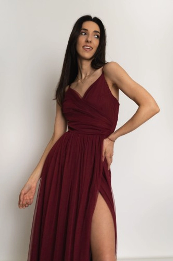 Amora - długa sukienka o tiulowym wykończeniu bordowa