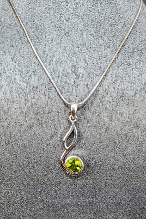 Peridot Swept Open Loop Pendant Necklace