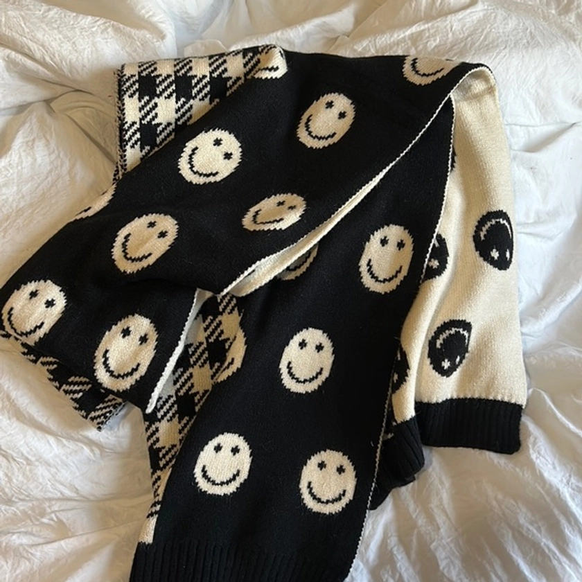 Dolls Kill happy face Scarf