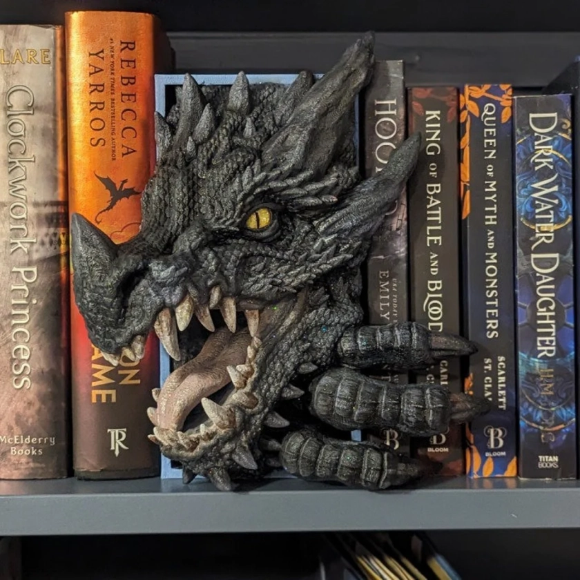 Coin livre furtivement dragon décoration d'étagère de livre fantastique cadeau pour les amateurs de livres serre-livres horreur - Etsy France