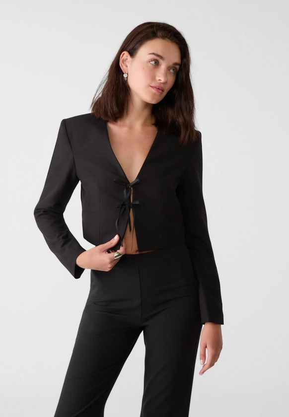 Blazer cropped com laços - Moda de mulher | Stradivarius Portugal