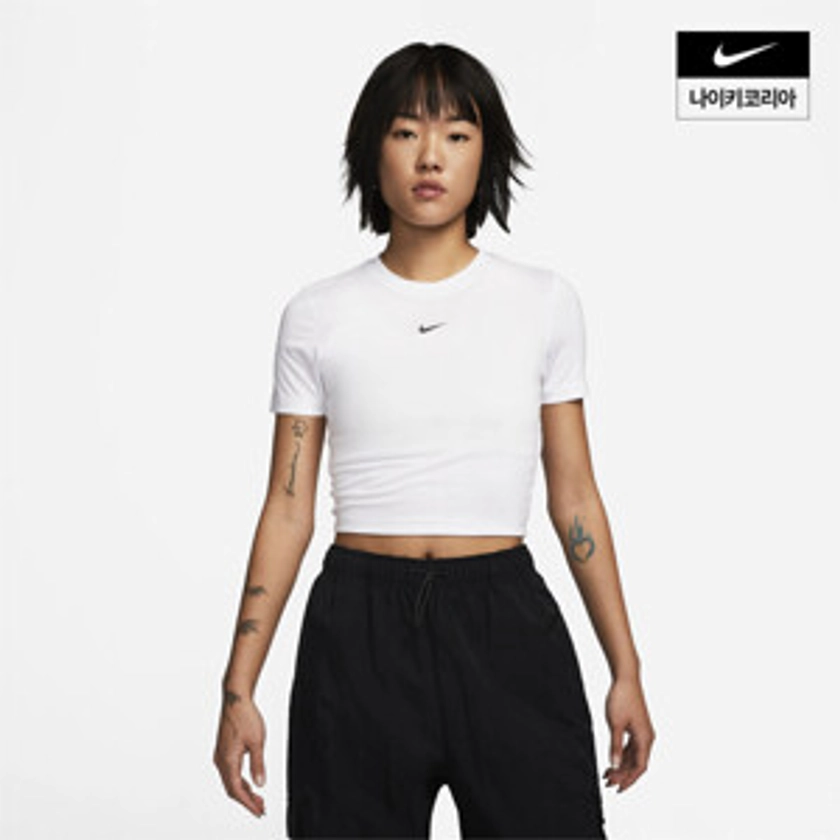 [나이키] 스포츠웨어 에센셜 여성 슬림 핏 크롭 티셔츠 FB2874-100