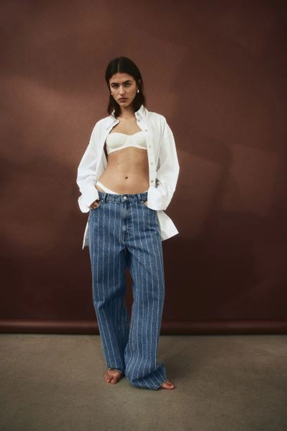 Pantalon en denim avec plis - Taille régulière - Longue - Bleu denim/rayures tennis - FEMME | H&M FR