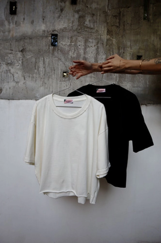 COMBO - CAMISETA MARIA PRETA + OFF WHITE | egueiras