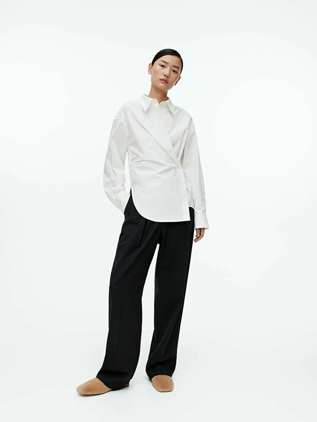 Chemise asymétrique avec lien - Blanc - Shirts & blouses - ARKET FR