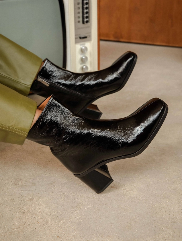 Scarlett Noir Vinyl - Bottines à talon mi-hauteur en cuir verni noir - Bobbies - Femme