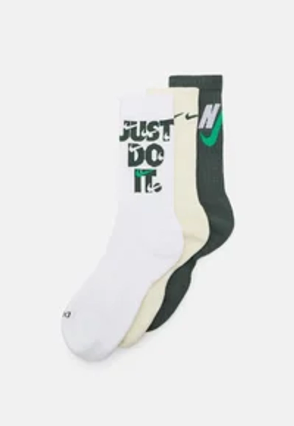 Nike Performance EVERYDAY PLUS CUSH CREW UNISEX 3 PACK - Chaussettes de sport - coconut milk(white)/white(vintage green)/vintage green(white)/multicolore - ZALANDO.FR