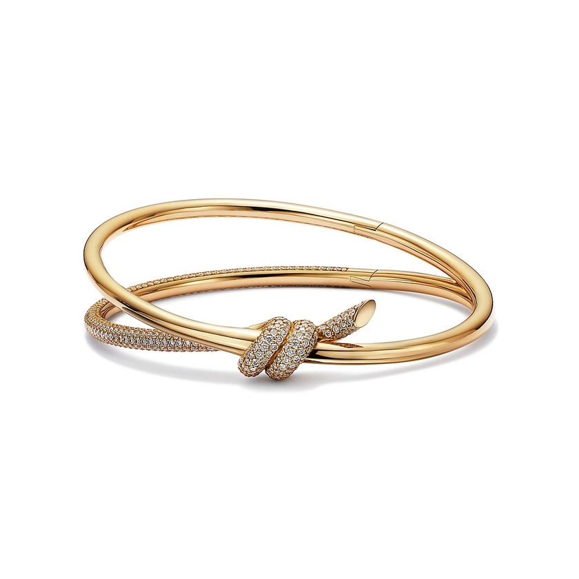 Bracciale rigido Double Row, oro giallo con diamanti. Collezione Tiffany Knot | Tiffany & Co.
