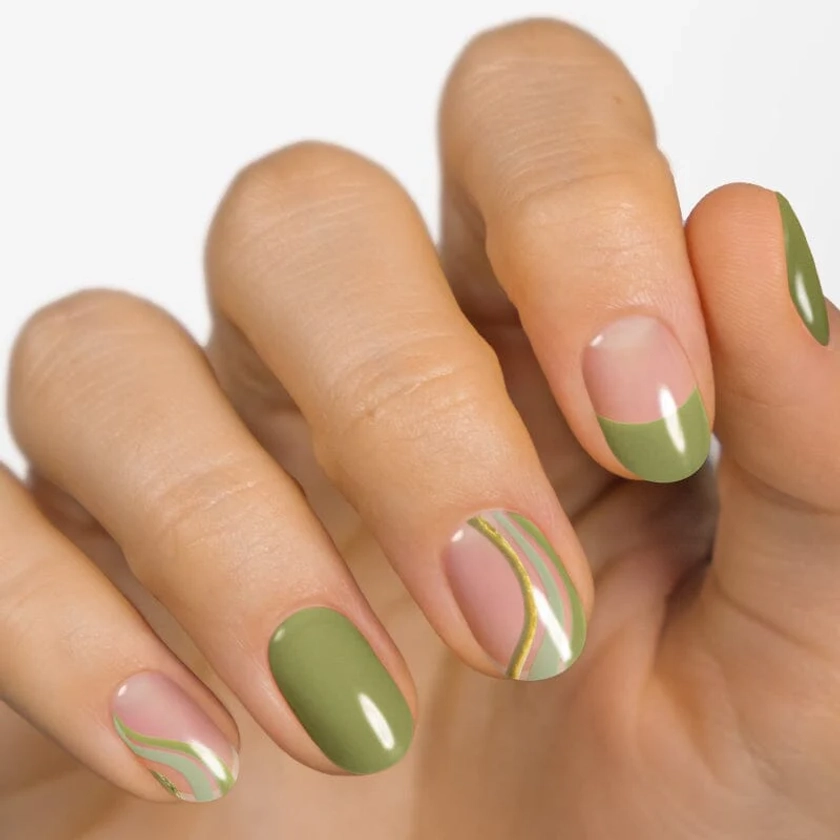 Military Green Gel Nail Strips | @_nailsbybethany | MoYou London