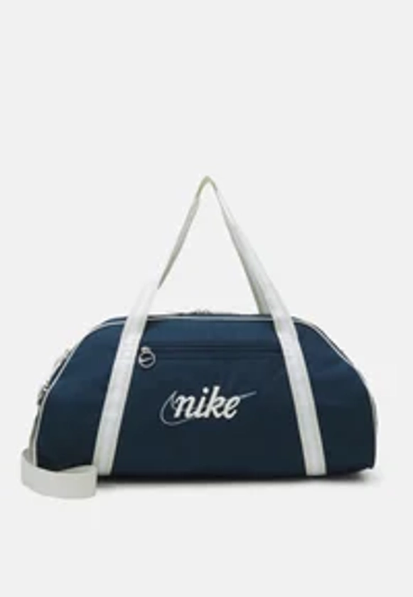 Nike Performance GYM CLUB RETRO - Sac de sport - armory navy/sea/bleu marine - ZALANDO.FR