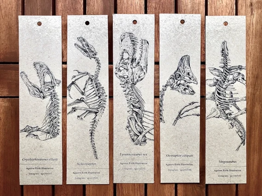 Dinosaur fossil handmade bookmark // Eco-friendly // Dinosaur // Gift