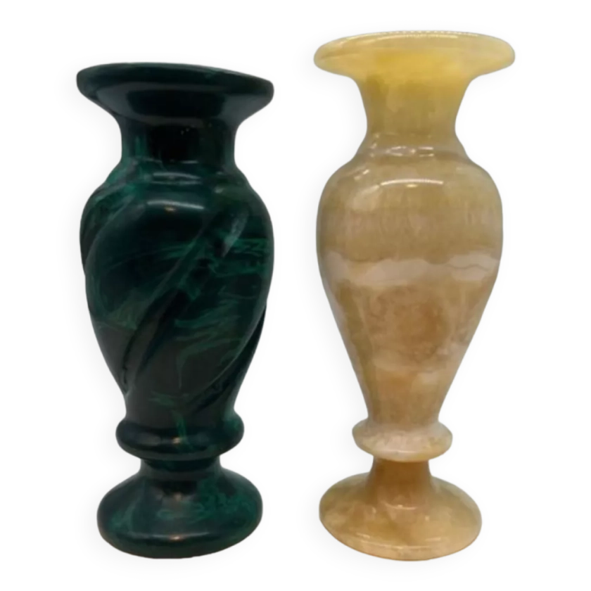 Deux vases en marbre