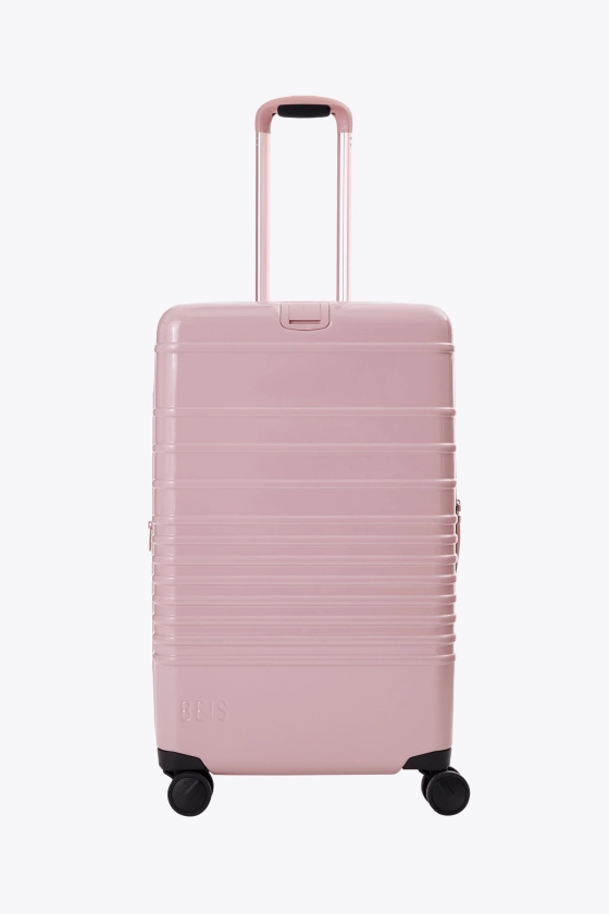 BÉIS 'The Medium Check-in Roller' en rose Atlas brillant - Bagages et valises à roulettes 26" en rose Atlas brillant