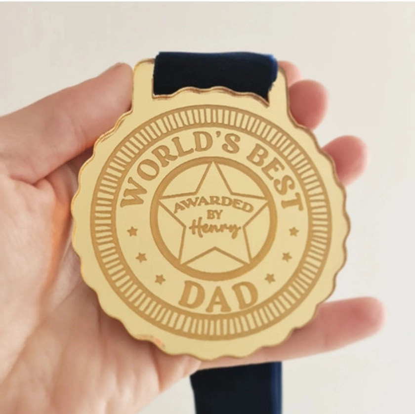 World's Best Dad Medal - Personalised | Words & Wood