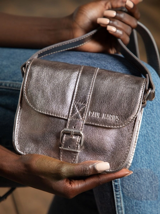 L'Essentiel Acier - petit sac bandoulère en cuir argenté | PAUL MARIUS