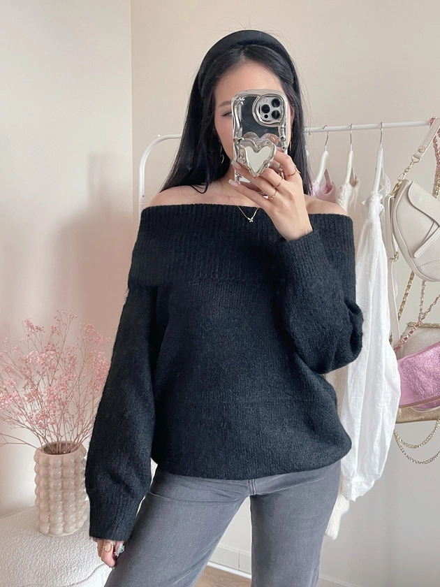 Lumi Off Shoulder Sweater / Black
