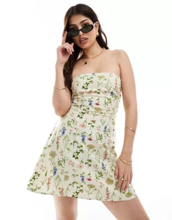 ASOS DESIGN – Kurzes, trägerloses Leinen-Sommerkleid in Cremeweiß mit botanischem Blumenmuster