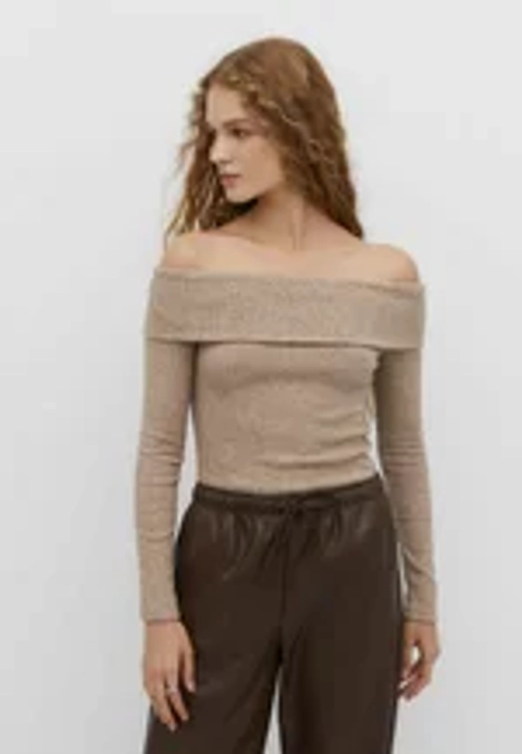 OFF-THE-SHOULDER - Pullover - beige