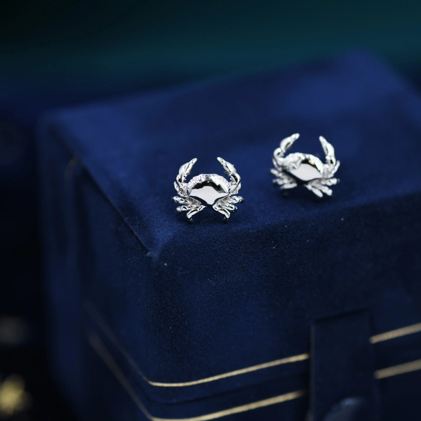 Crab Stud Earrings in Sterling Silver- 3D Crab - Seaside Memories - Se