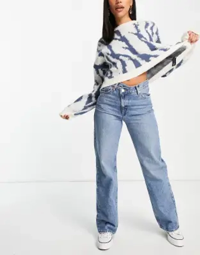 Pull&Bear - Jean à taille haute croisée - Bleu | ASOS