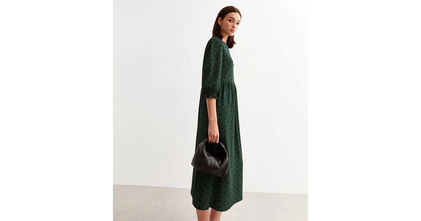 Green Spotted Crinkle Midi Dress | New Look