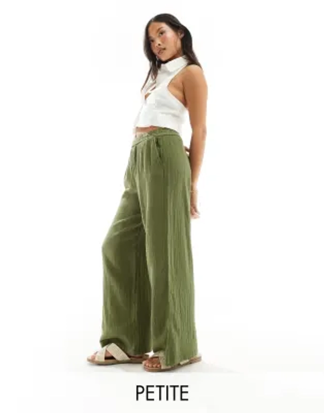 Stradivarius Petite - Pantalon effet froissé à enfiler - Kaki | ASOS