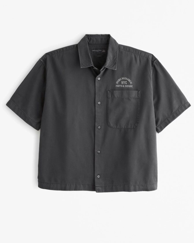 Men's Short-Sleeve Cropped Workwear Graphic Button-Up Shirt | Men's Tops | Abercrombie.com