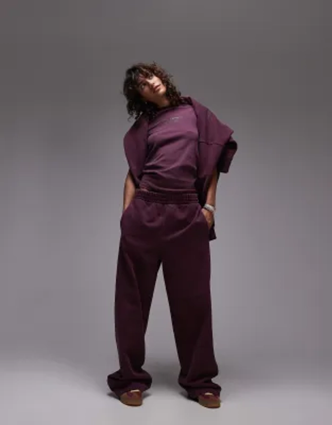 Topshop - Community - Pantalon de jogging droit d'ensemble à imprimé graphique - Bordeaux | ASOS