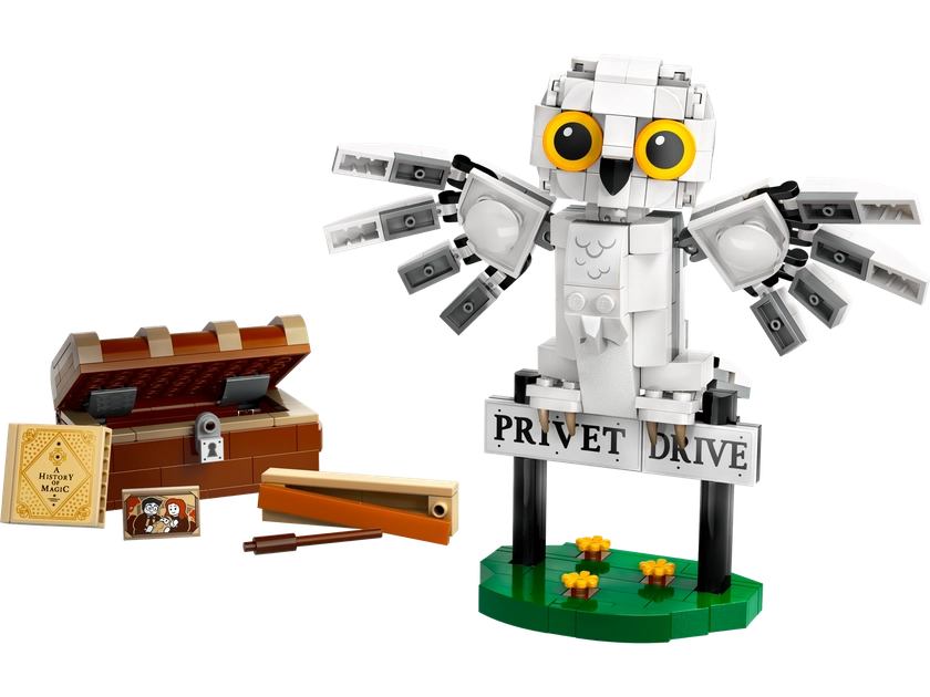 Hedwig™ at 4 Privet Drive 76425 | Harry Potter™ | Buy online at the Official LEGO® Shop US