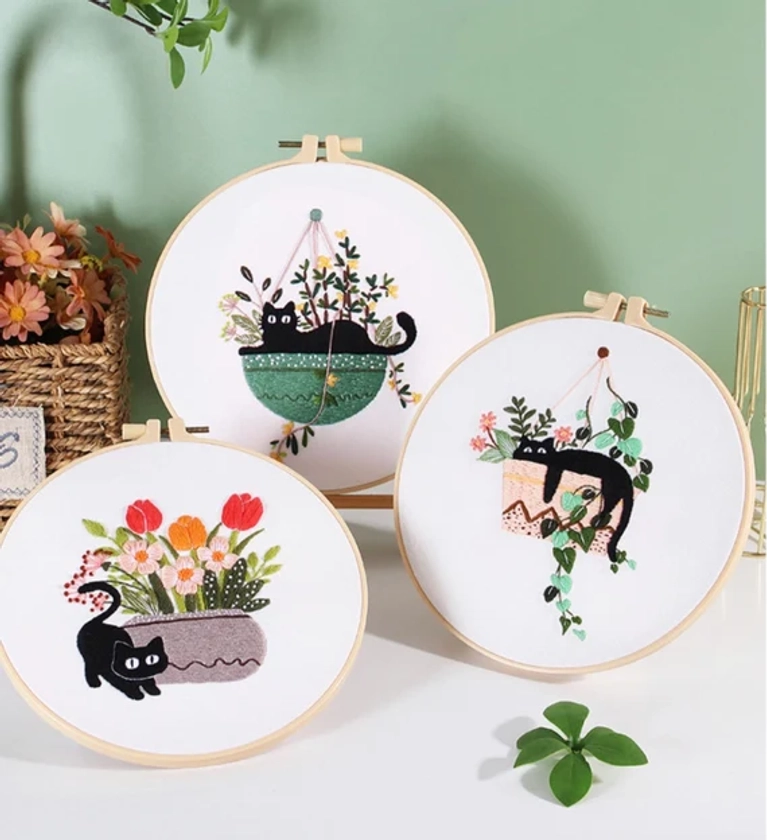 Cat Embroidery Kit For Beginner | Modern Crewel Embroidery Kit with Pattern | Floral Embroidery Full Kit Needlepoint Hoop| DIY Craft Kit