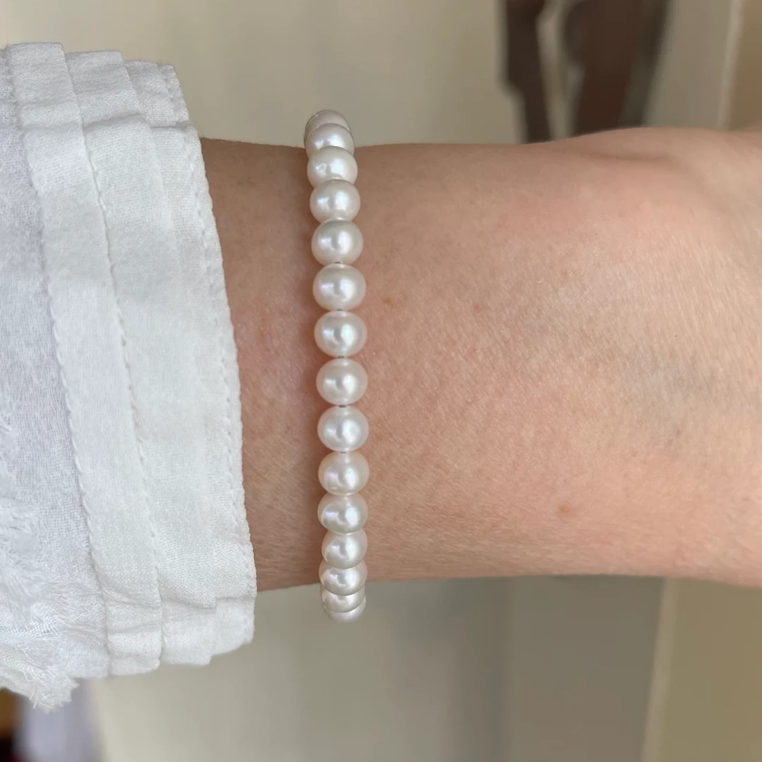 Freshwater Pearl Beaded Bracelet, 5.5mm Genuine Round White Pearl Wristlet, Everyday Modern Minimalist Bridal Jewelry, Gift for Her Women