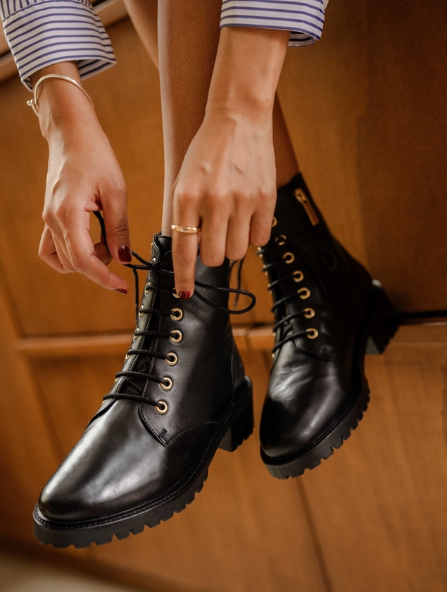 Lara Noir Passion - Bottines à lacets et semelles crantées commando en cuir noir - Bobbies - Femme